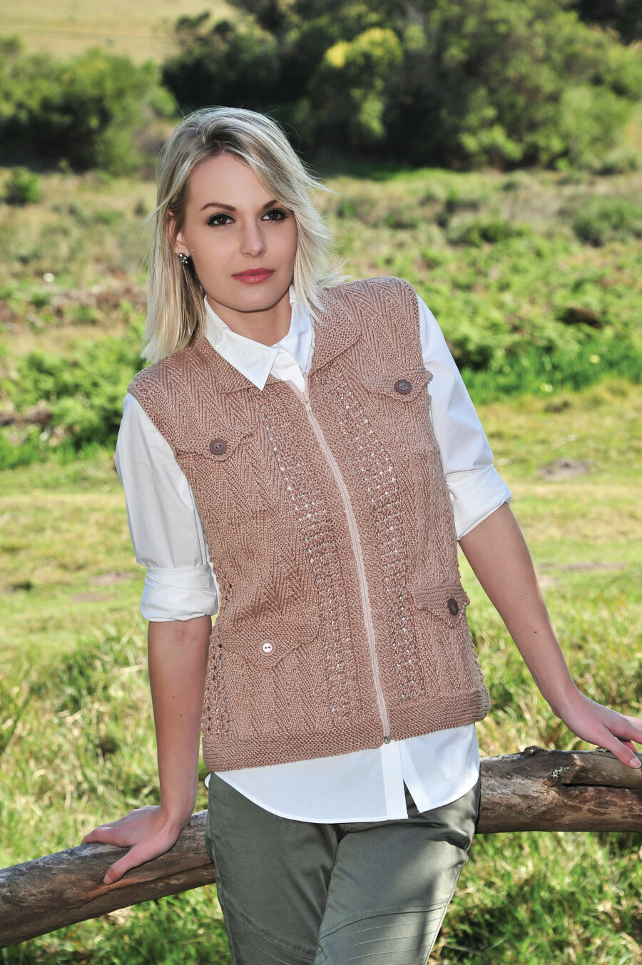 7372 - Sleeveless Cardigan