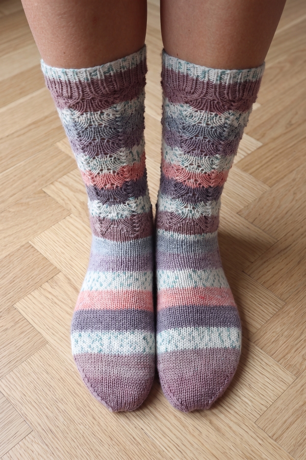 8016 - Sakura Veil Socks